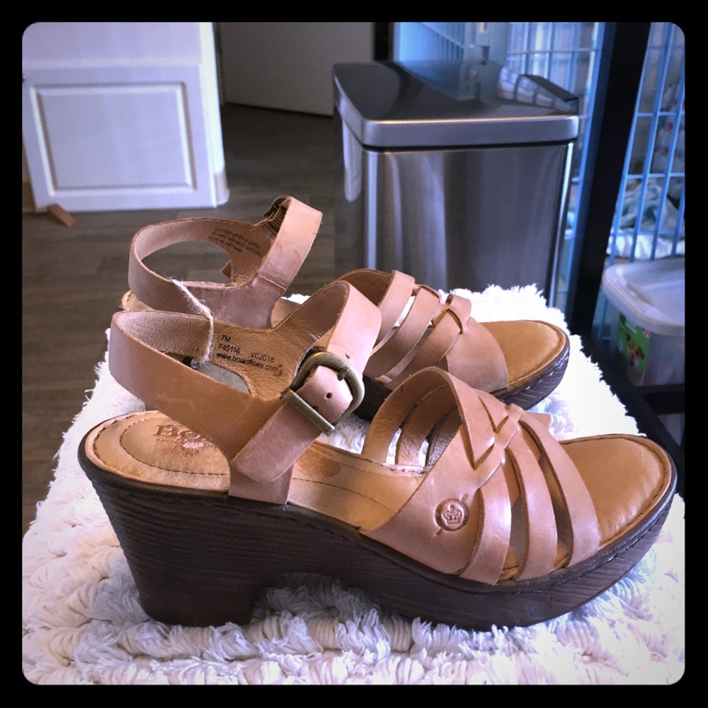 Born leather wood block heels sandal!